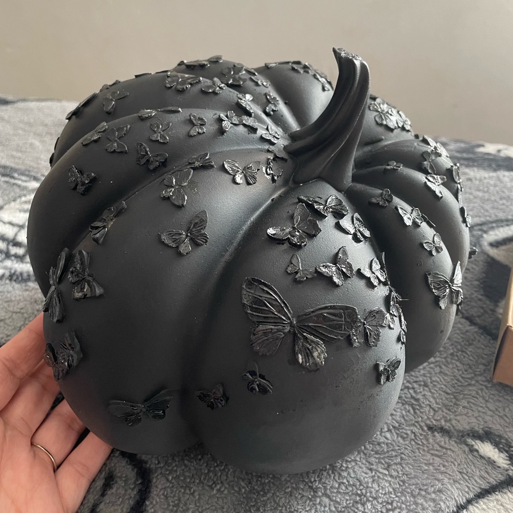 Decor - Picture 3 of 4